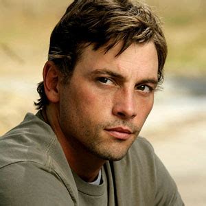 skeet ulrich single again.